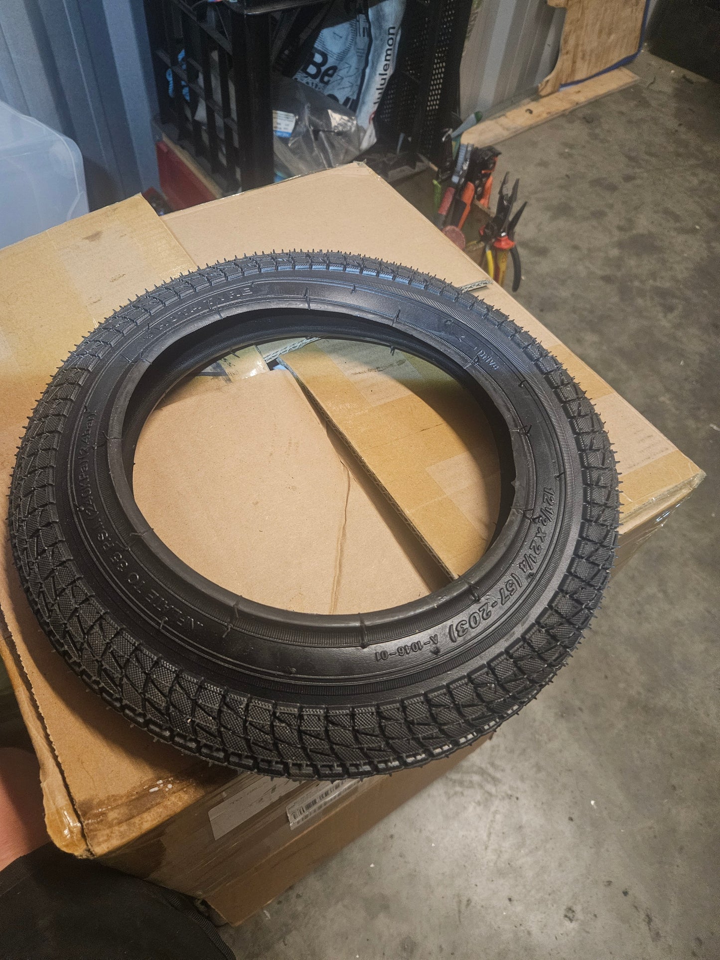 12.5x2.215 tire